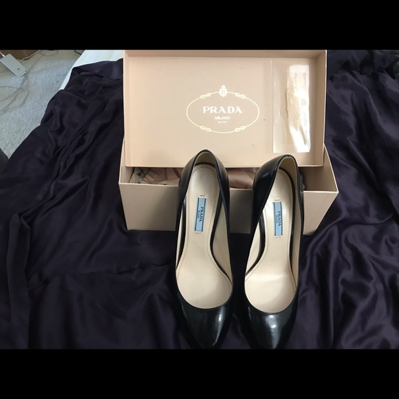 100% Auth. Prada Black Heels - Near Mint Cond. - Picture 3 of 8